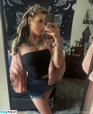 hollsfreepage / hollylouisefry nude photo #0028