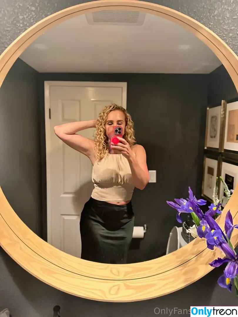 Holly nude photo #0021 (hollywilloughby)