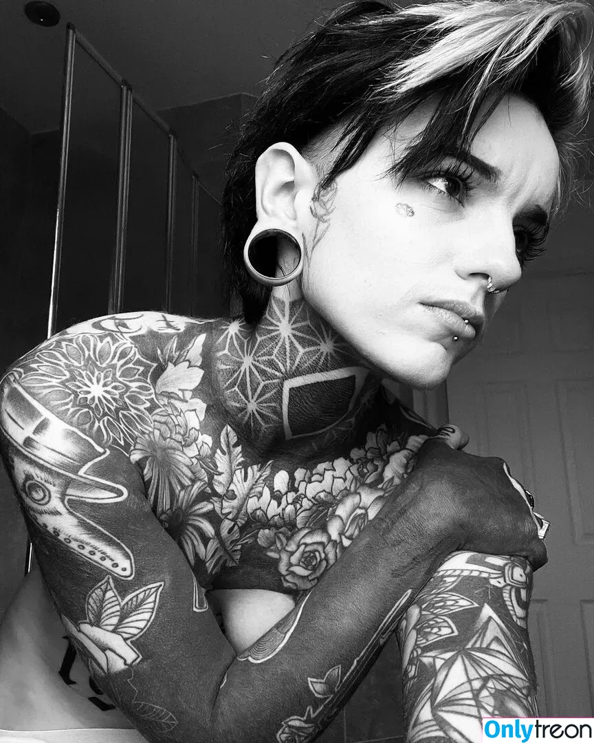 Holly Broome Inked голая photo #0002 (holly_inked)