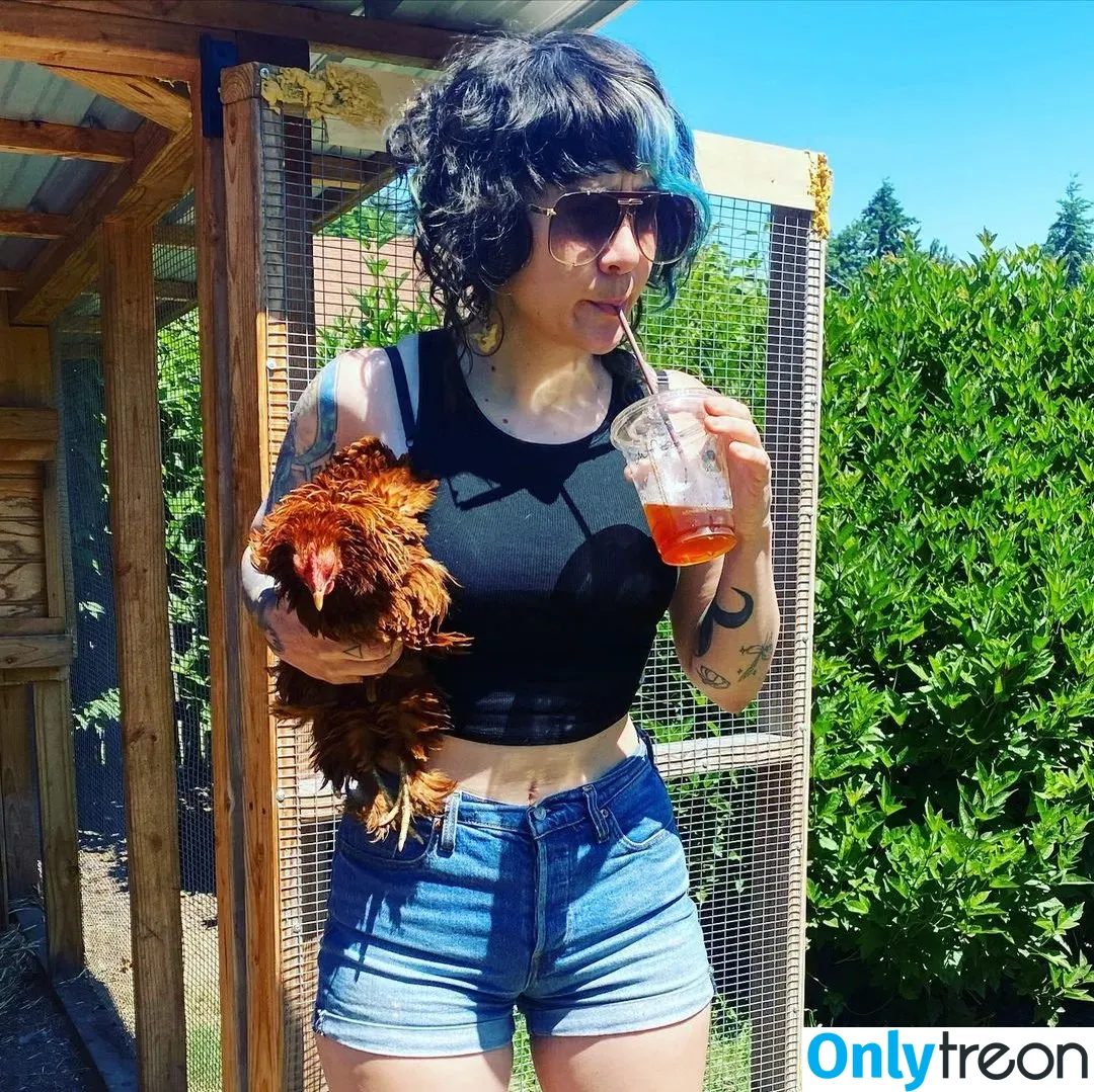 Holly Conrad голая photo #0002 (HollyConrad / commanderholly)