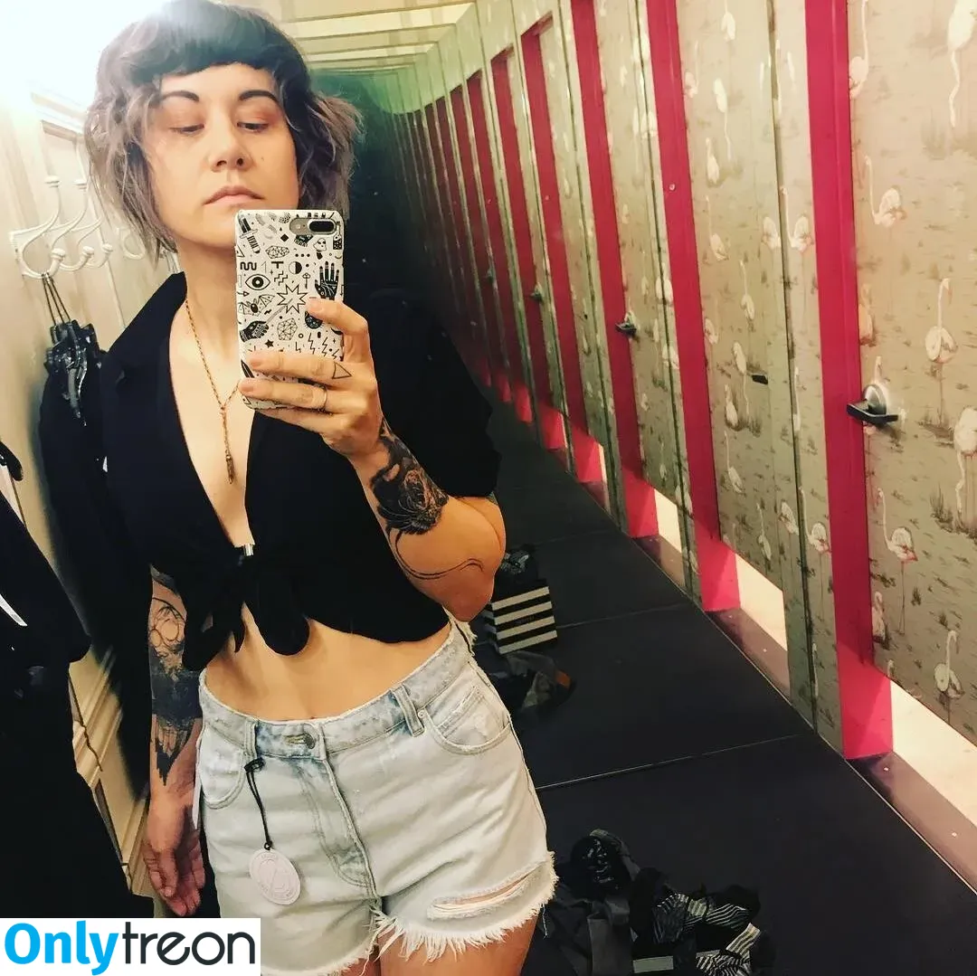 Holly Conrad голая photo #0010 (HollyConrad / commanderholly)