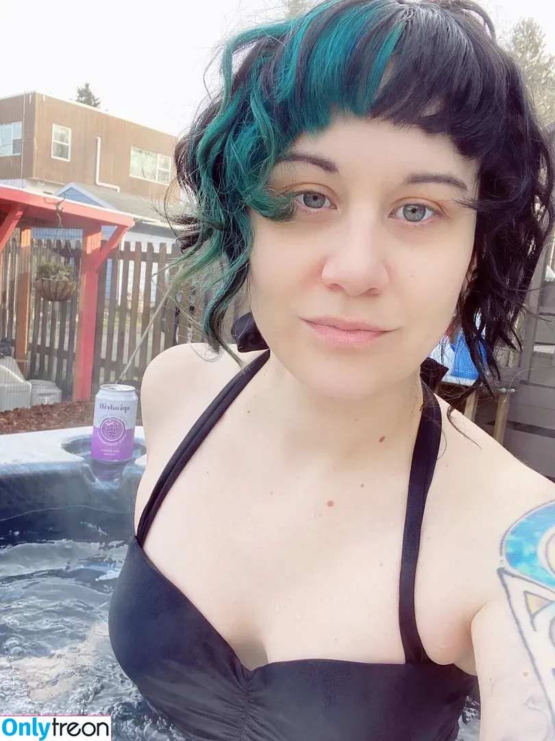 Holly Conrad nude photo #0016 (HollyConrad / commanderholly)