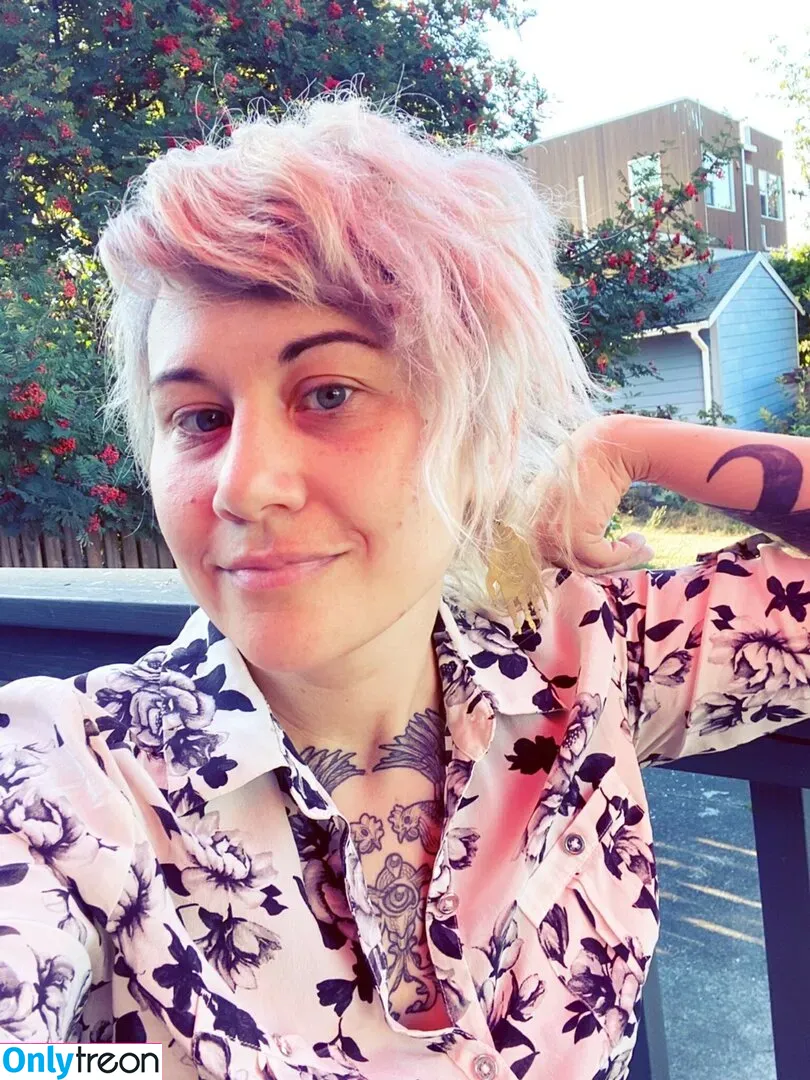 Holly Conrad голая photo #0043 (HollyConrad / commanderholly)