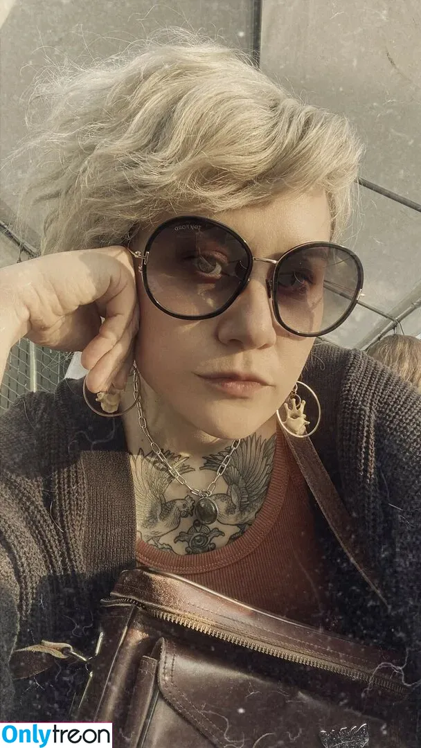 Holly Conrad голая photo #0048 (HollyConrad / commanderholly)