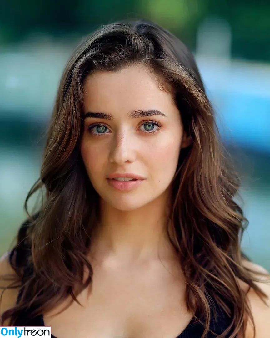 Holly Earl голая photo #0002 (earlisthename / hollyearl__)