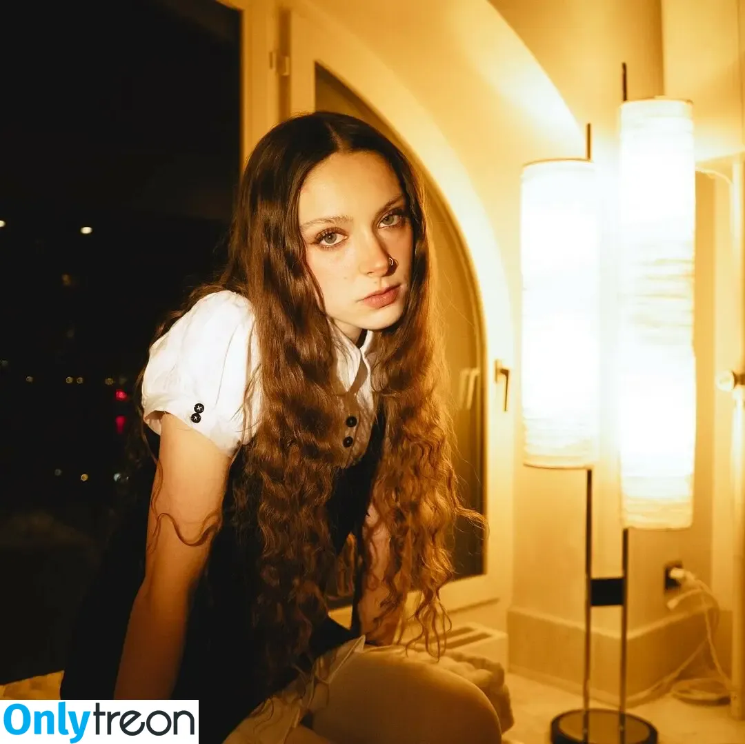Holly Humberstone nude photo #0001 (hollyhumberstone)