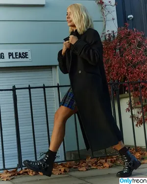 Holly Willoughby / hollywilloughby фото голая #0519