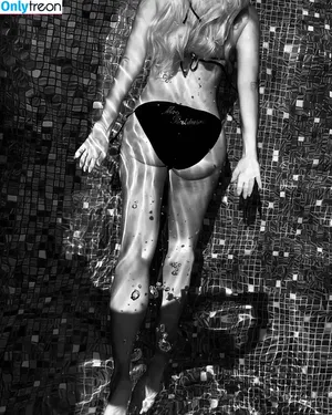 Holly Willoughby / hollywilloughby фото голая #0521