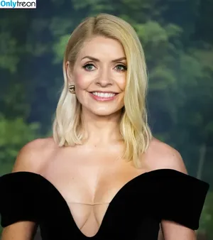 Holly Willoughby / hollywilloughby фото голая #0543