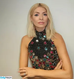 Holly Willoughby / hollywilloughby фото голая #0598
