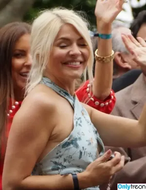 Holly Willoughby / hollywilloughby nude photo #0652