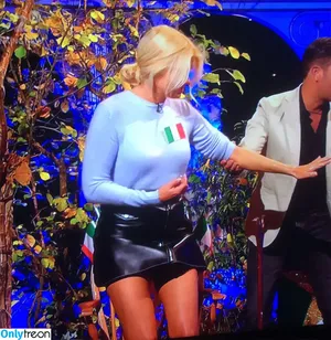 Holly Willoughby / hollywilloughby nude photo #0658