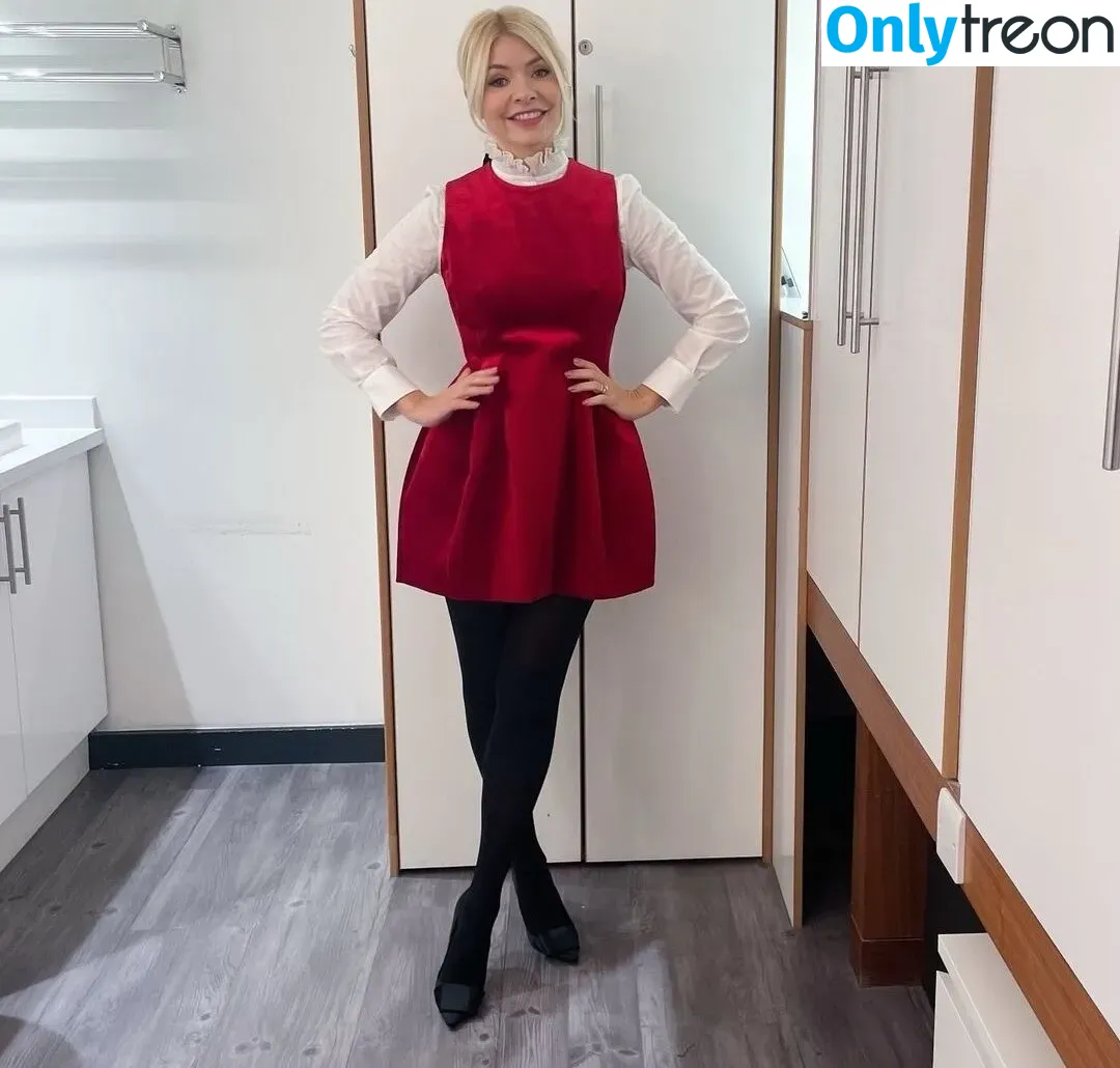 Holly Willoughby голая photo #0117 (hollywilloughby)