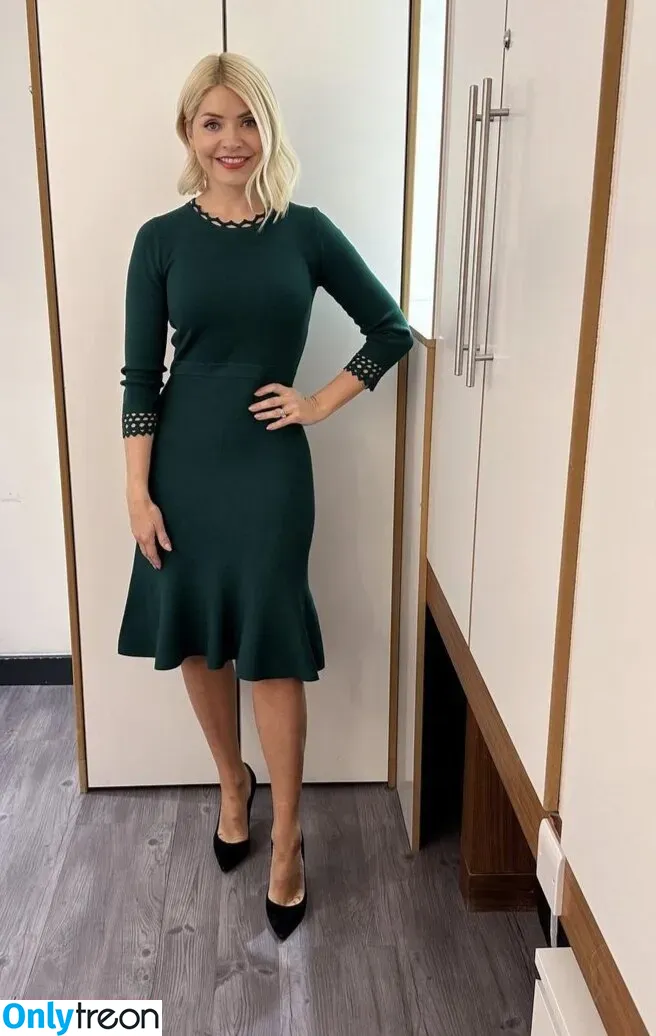 Holly Willoughby голая photo #0128 (hollywilloughby)