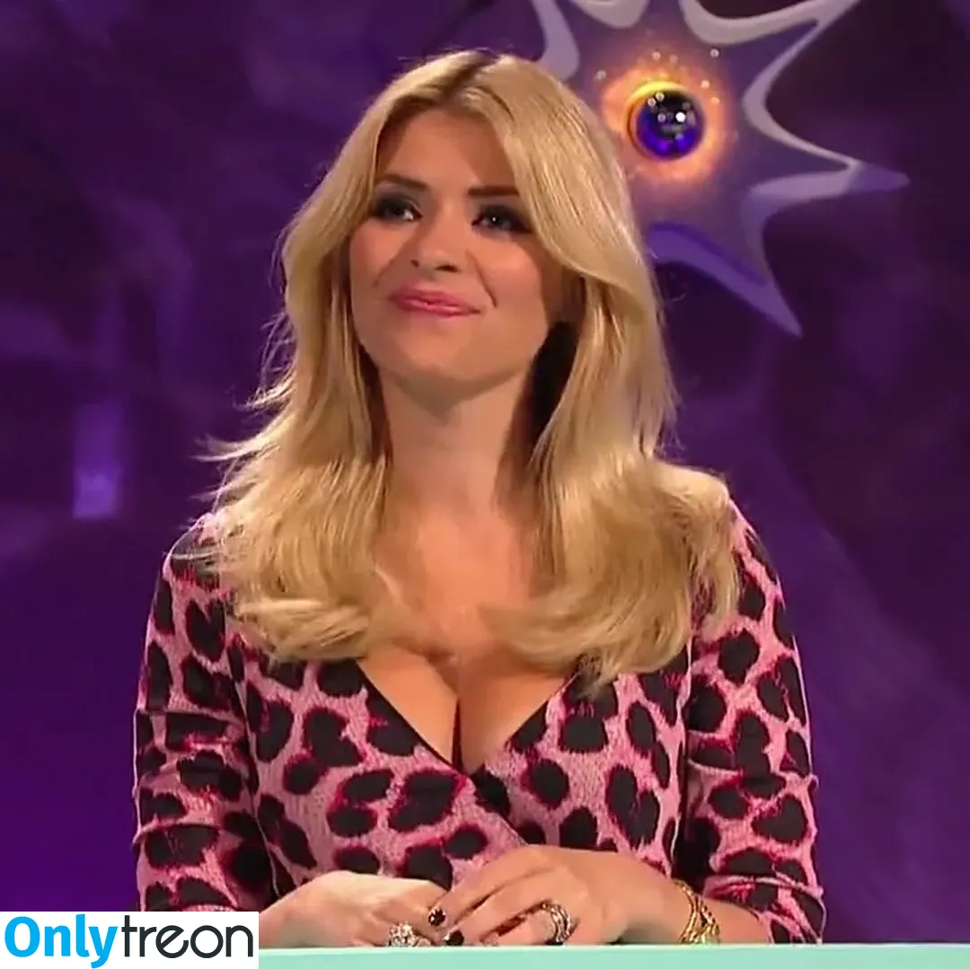 Holly Willoughby голая photo #0140 (hollywilloughby)