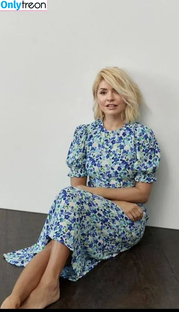 Holly Willoughby голая photo #0144 (hollywilloughby)