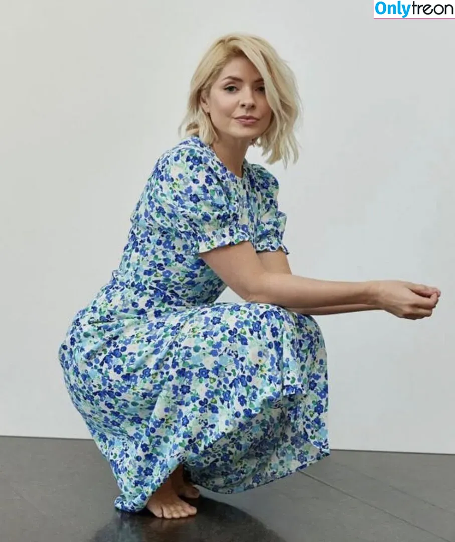 Holly Willoughby голая photo #0145 (hollywilloughby)