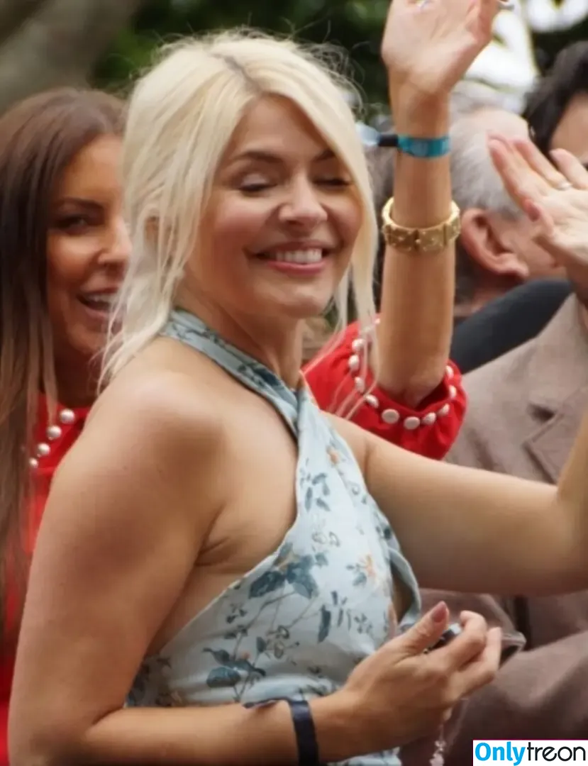 Holly Willoughby nude photo #0652 (hollywilloughby)