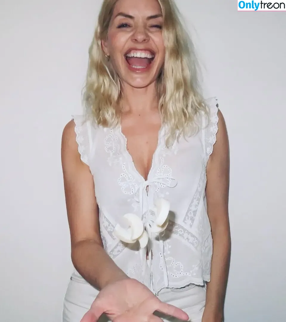 Holly Willoughby nude photo #0670 (hollywilloughby)