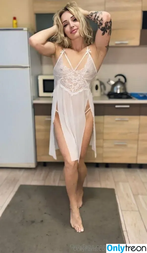 hollymollyxo nude photo #0112 (hollymolloyxo)