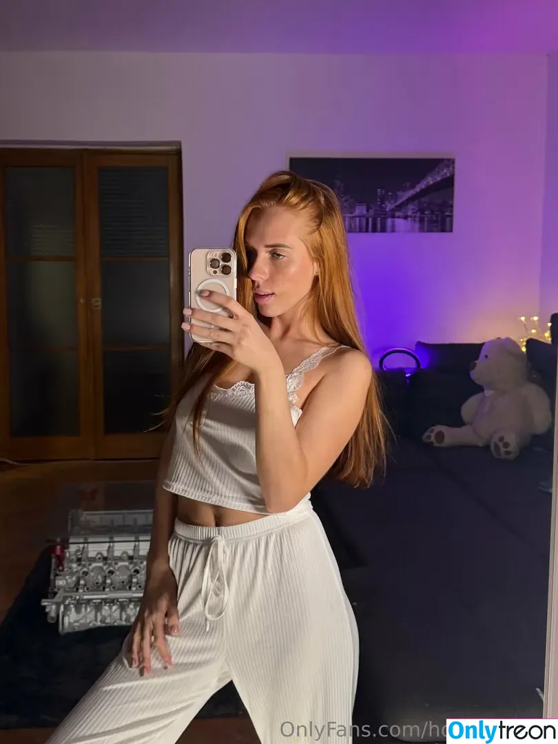 hollymollyxo nude photo #0293 (hollymolloyxo)