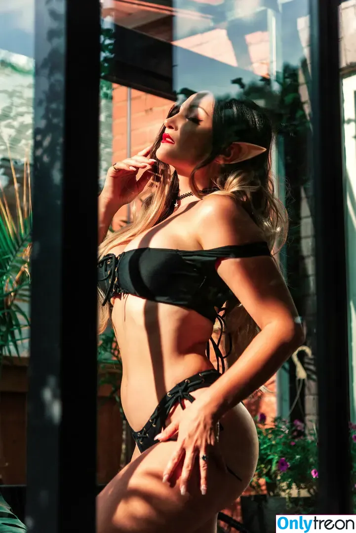 hollythauls nude photo #0218 (hollys.hauls)