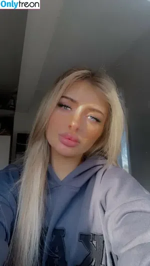 hollyyyy_xoxo / hollyyy.ox / hollz124_x nude photo #0001
