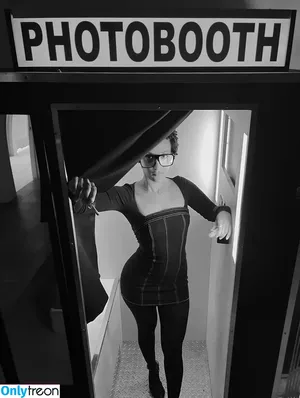Honnete Bas / honnetebas nude photo #0079