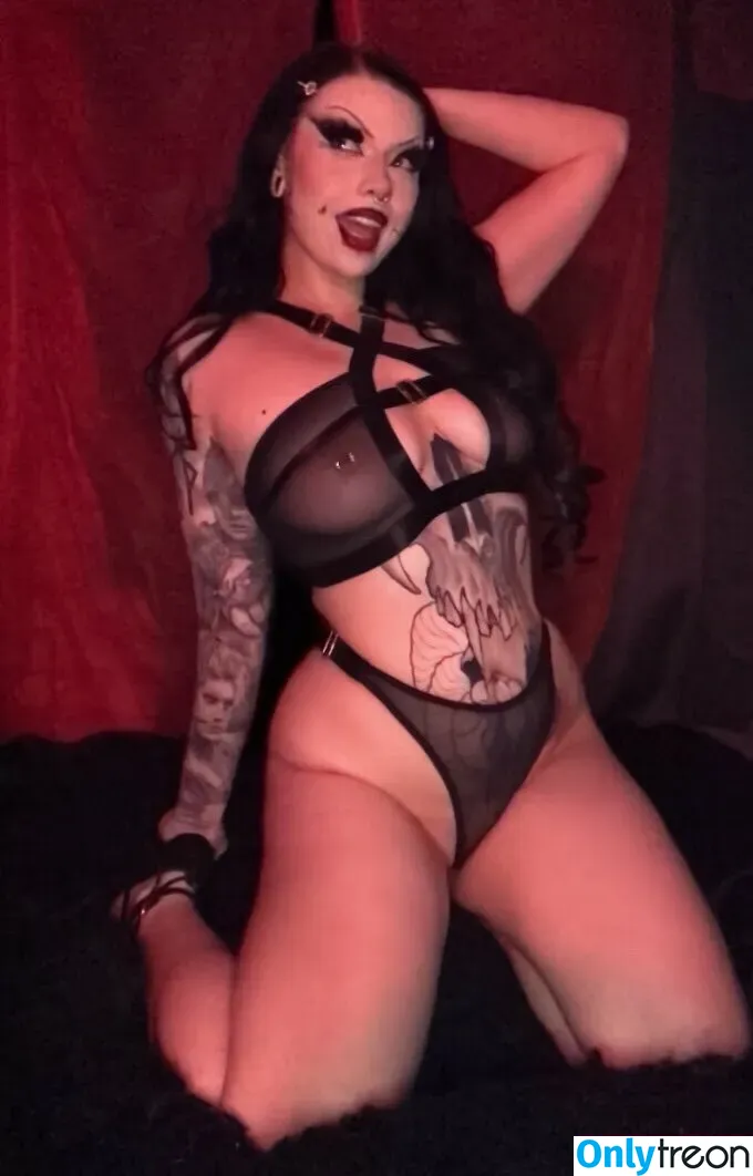 Horrific Temptress nude photo #0011 (horrifictemptress)