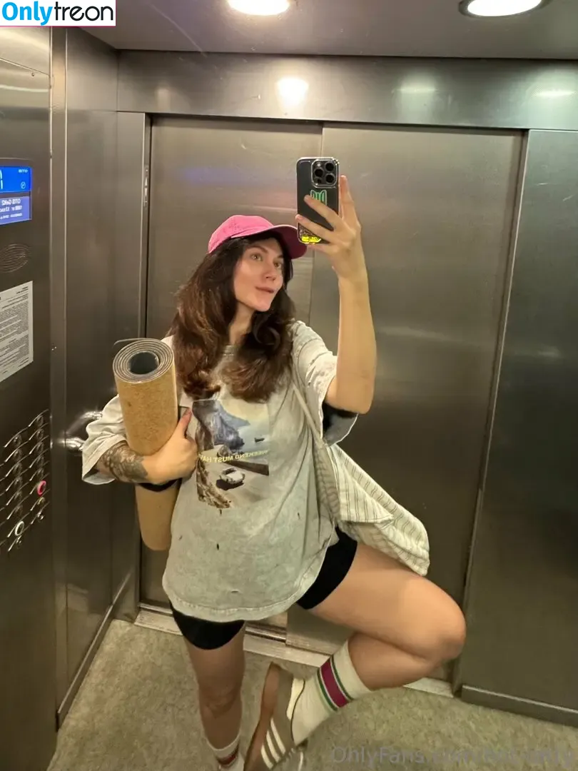 hot-tatty nude photo #0118 (hottoddyboutique)