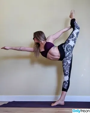 Hot Yoga Babe / hot-yoga / hotyoga_babe nude photo #0008