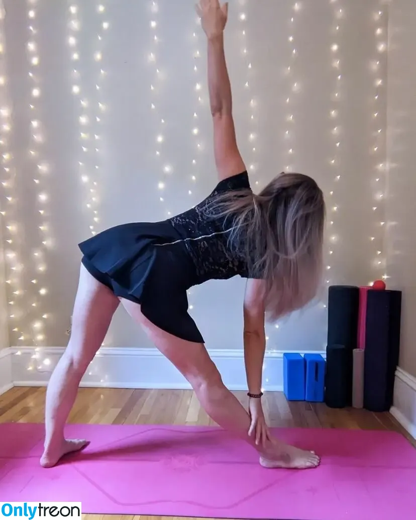 Hot Yoga Babe nude photo #0033 (hot-yoga / hotyoga_babe)