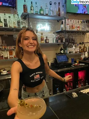 Hotbartend3r / 27cece27 / AlcoholTherapist фото голая #0004