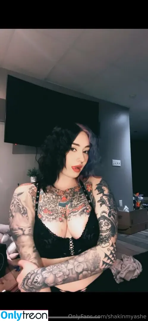 hotdogflavouredwaterr nude photo #0153 (shakinmyashe)