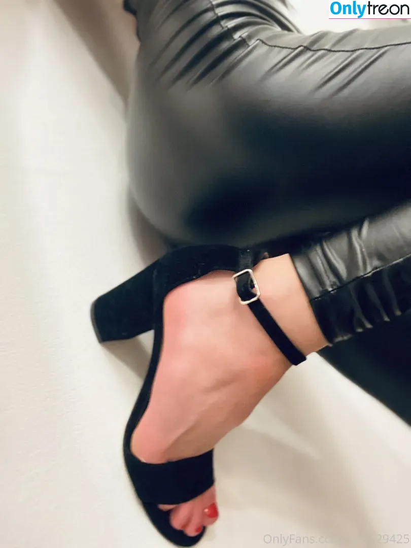 hotfallingdevil голая photo #0038 (hotfallingdevi / hotfallingdevil.official)