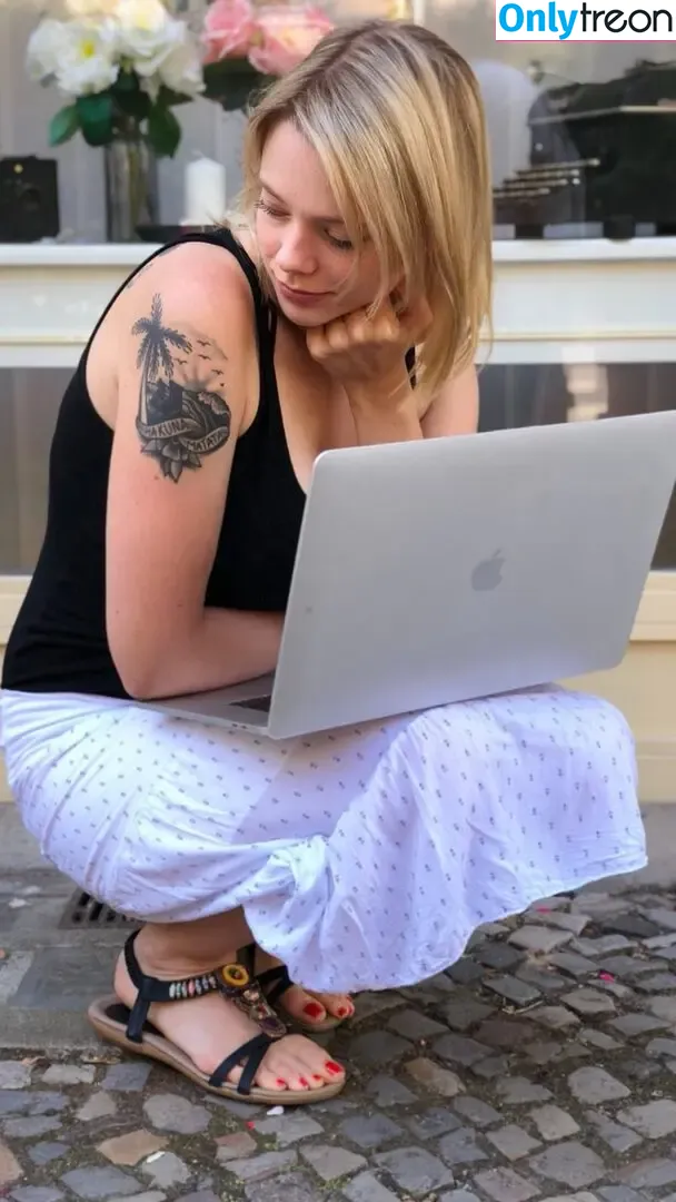 hotfeetbyannewuensche голая photo #0029 (hotfeetbyannewuensche)