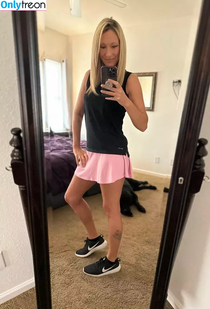 hotgolferwife nude photo #0043 (audreyroloff)