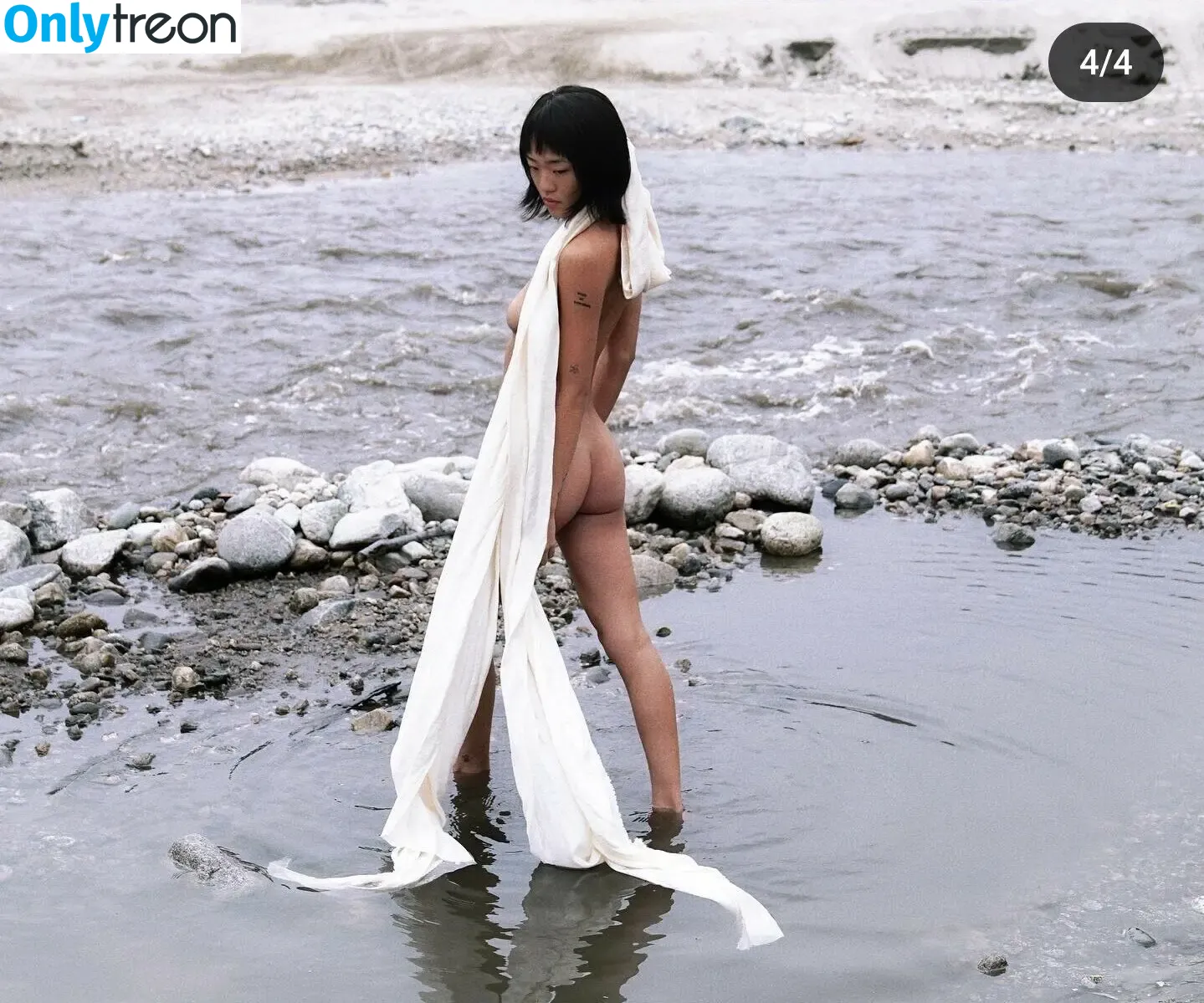 Hunnyb3ee nude photo #0012 (Hunnyb3ee)