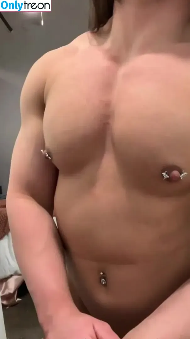 Hunter Henderson nude photo #0008 (hunterhenderson / huntermhenderson)