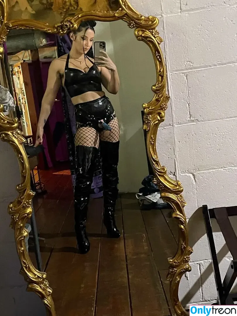 HuntressLynx nude photo #0004 (HuntressLynx)