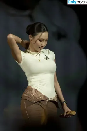 Hwasa / _mariahwasa nude photo #0002