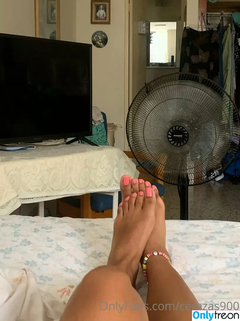 Hxllokittyslxt nude photo #0065 ( / Hxllokittyslut / Suckoncherry)