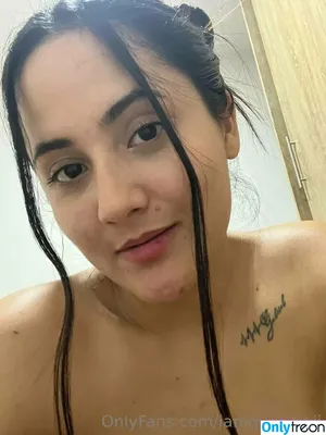 iamqueenjaii / iamqueenolizia nude photo #1121