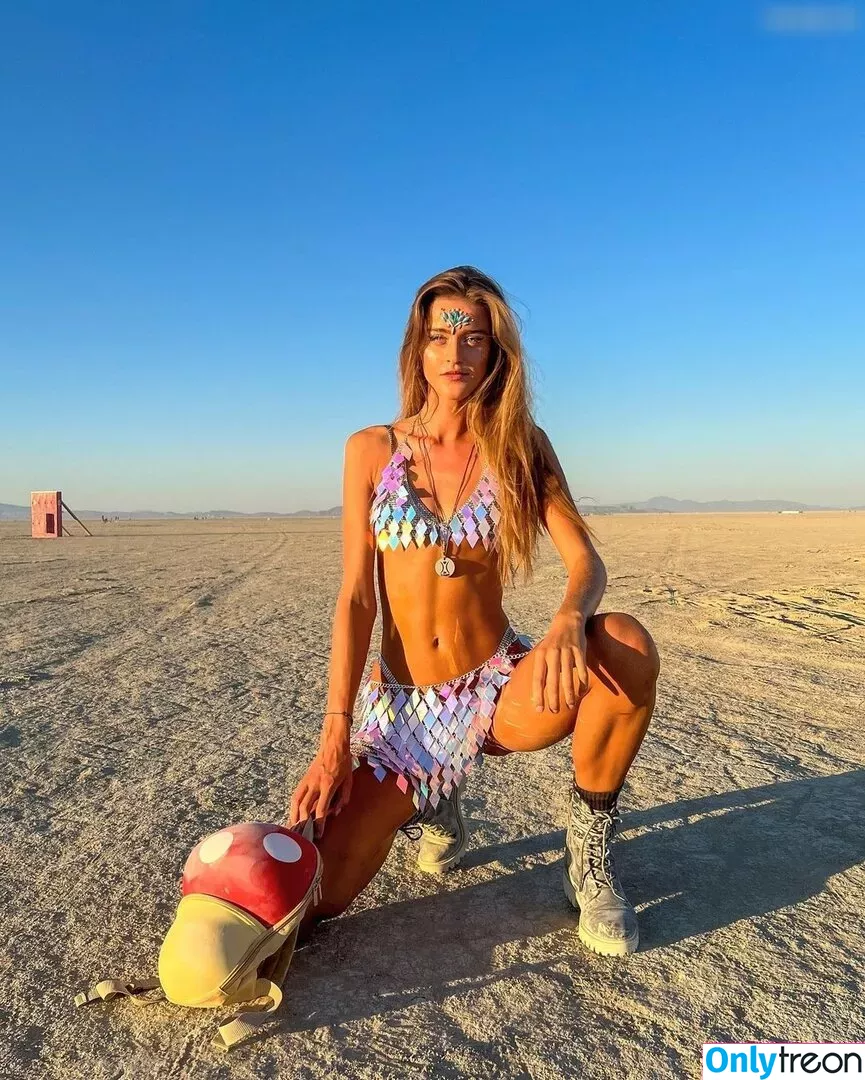 Ichelle Streekstra голая photo #0071 (tasasiatras)
