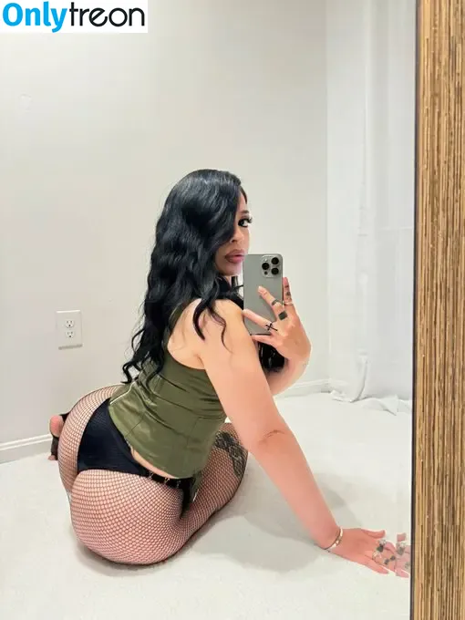 iiix3 nude photo #0007 (diizzzzle)