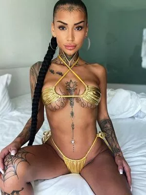 Iinkiira nude photo #0002
