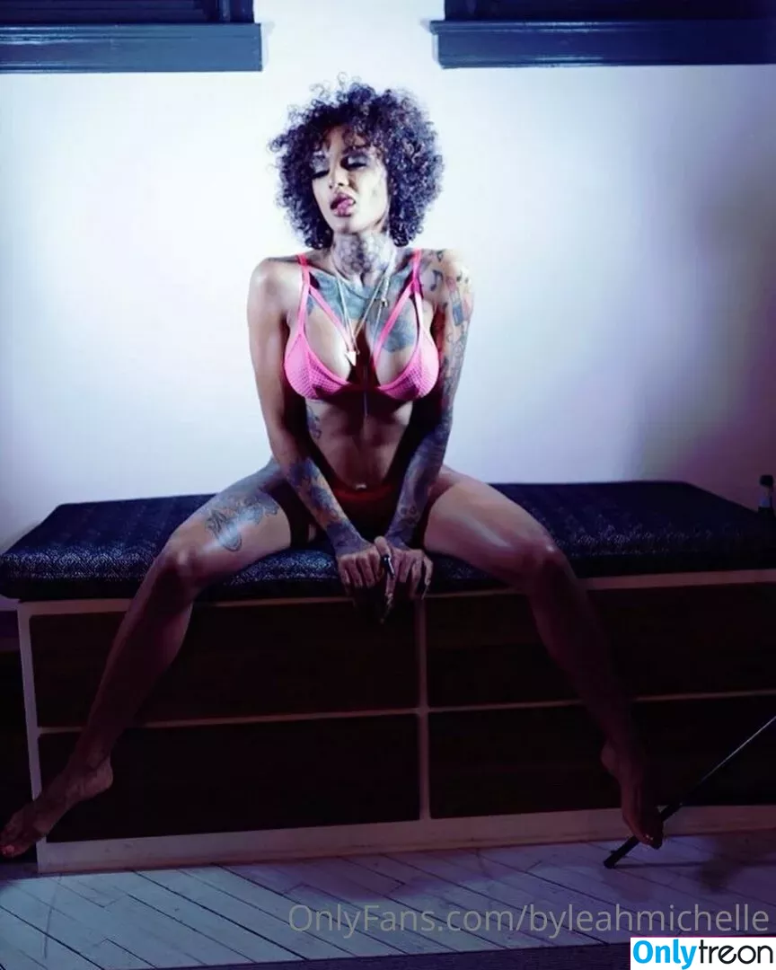 iitsleahtho nude photo #0081 (iitsleahtho)