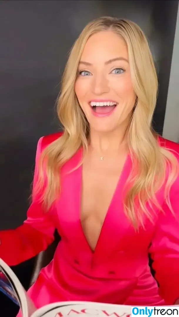 iJustine nude photo #0370 (Justine Ezarik)