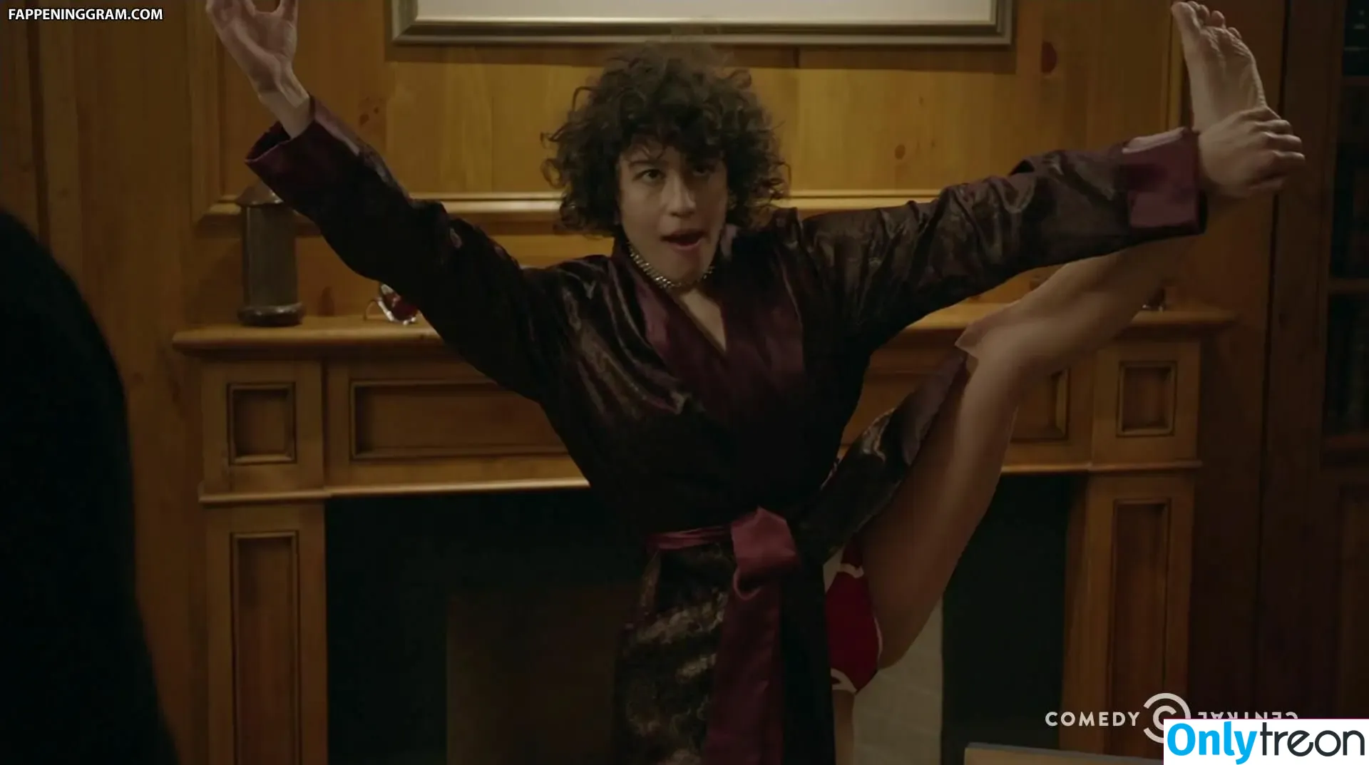 Ilana Glazer nude photo #0098 (ilana)