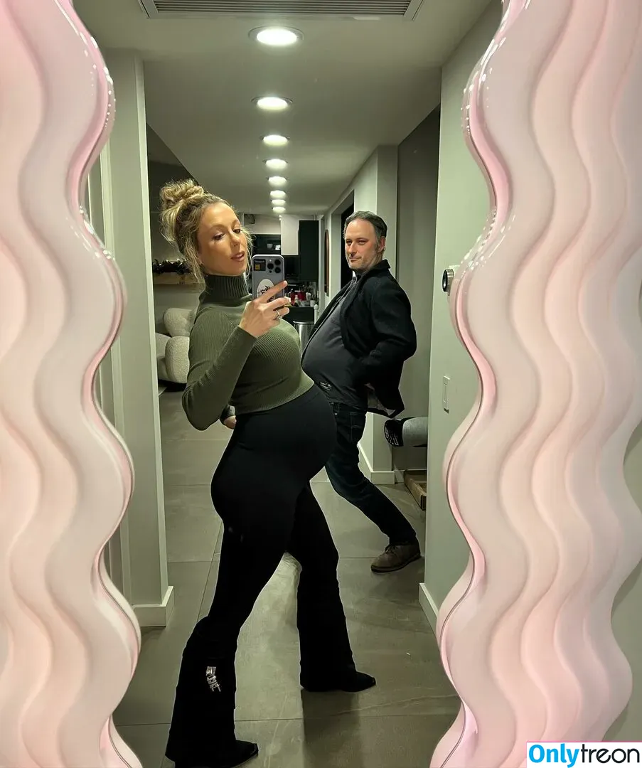 Iliza Shlesinger nude photo #0220 (ilizas)